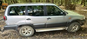 Rozpredam nissan terrano 2.7 tdi - 2