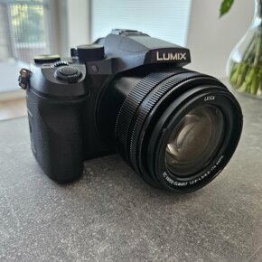 Panasonic Lumix DMC-FZ2000 - 2