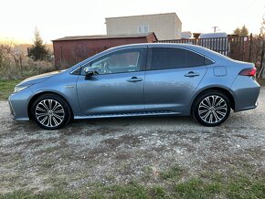 Toyota Corolla sedan 1,8i Hybrid Executive - 2