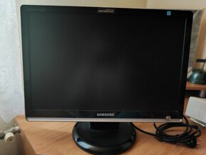 20" SAMSUNG Sync Master 206BW

 - 2