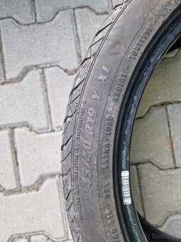 245/40 R19 - 2