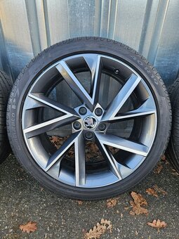 Letní alu kola Vega 19" Škoda Superb 235/40 R19 - 2