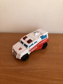 Transformers: Combiner Wars First Aid Nekompletný - 2