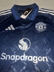 Manchester United - 2nd jersey - 2