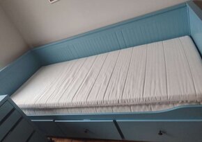 Hemnes IKEA rozkladacia posteľ plus 1 madrac plus komoda - 2