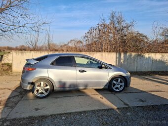 Honda Civic 8 gen 1.8 benzin 103kw - 2