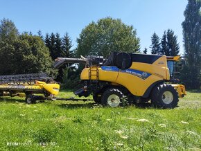 Kombajn New Holland CR 8.90 - 2