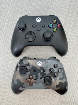 Xbox Series X - 2x ovládač s play and charge kit - 2