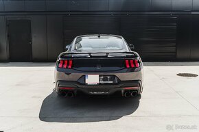 Ford Mustang Dark Horse GT 5.0 453 koní - 2