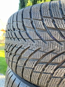 235/40 R19 Nokian - 2