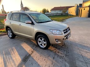 Predám Toyota Rav 4 2,2 100kw rok výroby 2009 - 2