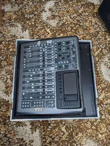 Behringer x32 compact - 2