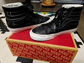 stylove unisex pechode/zimne celokozene topanky zn.Vans v38 - 2