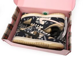 Travis Scott x Nike Dunk Low Cactus Jack - 2