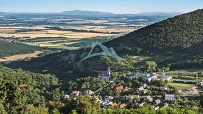 Pozemok (3,1ha) na Hrušove s panoramatickým výhľadom. - 2