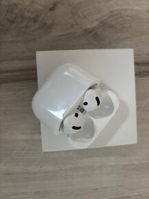 AirPods 4 s potlačením hluku - 2