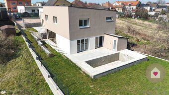 6 IZBOVÝ RD S DVOJGARÁŽOU A BAZÉNOM - ÚP 240 m2, POZEMOK 105 - 2