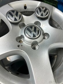 ✅ ALU elektróny 5x112 r16  originál VW + zimné gumy ✅ - 2