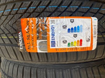 Tracmax A/S Trac Saver 235/40 R19 96 Y - 2