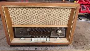 Starožitné elektronkové rádio. - 2