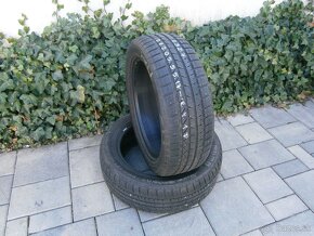 Predám 2x zimné pneu MOMO 205/55 R17 95VXL - 2