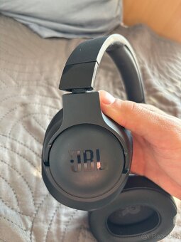 Predám tieto JBL Tune 720BT čierne slúchadla - 2