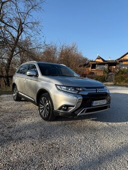 Mitsubishi Outlander - 2