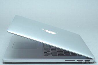 ZÁRUKA/MacbookPro 15.4"/I7 2.2GHZ/16GB RAM/256GB SSD/CZ - 2