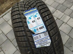 Zimná pneumatika Goodyear 235/45R17 1kus - 2