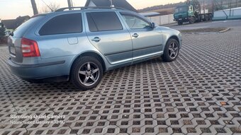 Škoda oktavia 2 2.0tdi 103kw .DSG - 2