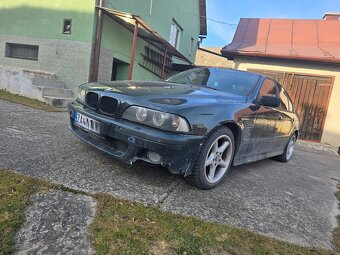 Rozpredám BMW E39 530d 142kw (pojazdné) - 2