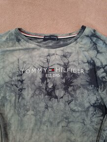 Tommy Hilfiger dámske tričko sivé - 2