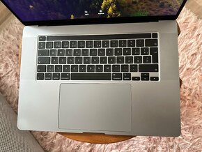 Apple Macbook pro 2019 i7, 16 GB ram, Radeon pro 5300 - 2