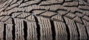 Predám 4ks jazdené zimné 175/65r15-84T Nokian - 2