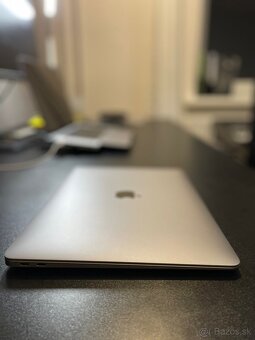 MacBook Air (Retina, 13-palcový, 2018) - 2