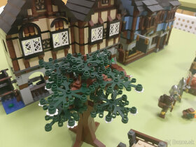 LEGO 10193 - seria Castle - Stredoveka dedina s trhom - 2