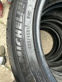 225/45R17 - 2