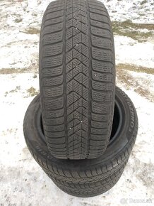 Predám Zimné Pneumatiky 215/50R18 - 2