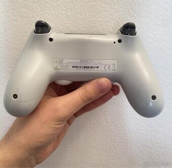 PS4 biely ovládač - 2