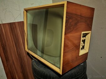 Retro televízor - 2