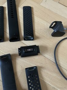 Fitbit Charge 4 smart hodinky - 2