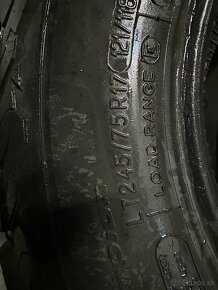 BF GOODRICH 245/75R17 - 2