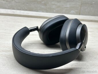 Bowers & Wilkins PX8, black - 2