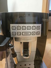 Delonghi kavovar  automatický ECAM22.360B - 2