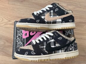 Nike SB Dunk x Travis Scott - 2