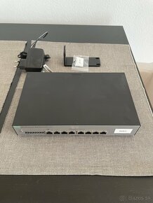 HPE OfficeConnect 1820 8port Gigabit switch - 2