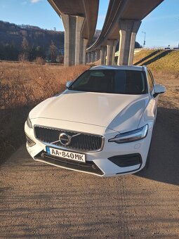 Volvo V60 D4 Momentum  A/T 2019 - 2