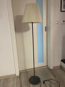 Konferenčný stolík a lampa - 2