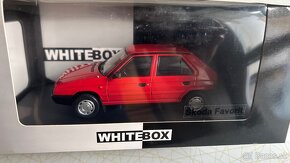 ŠKODA Favorit - červená - 1/24 - WHITEBOX - 2