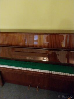 Piano PETROF - 2